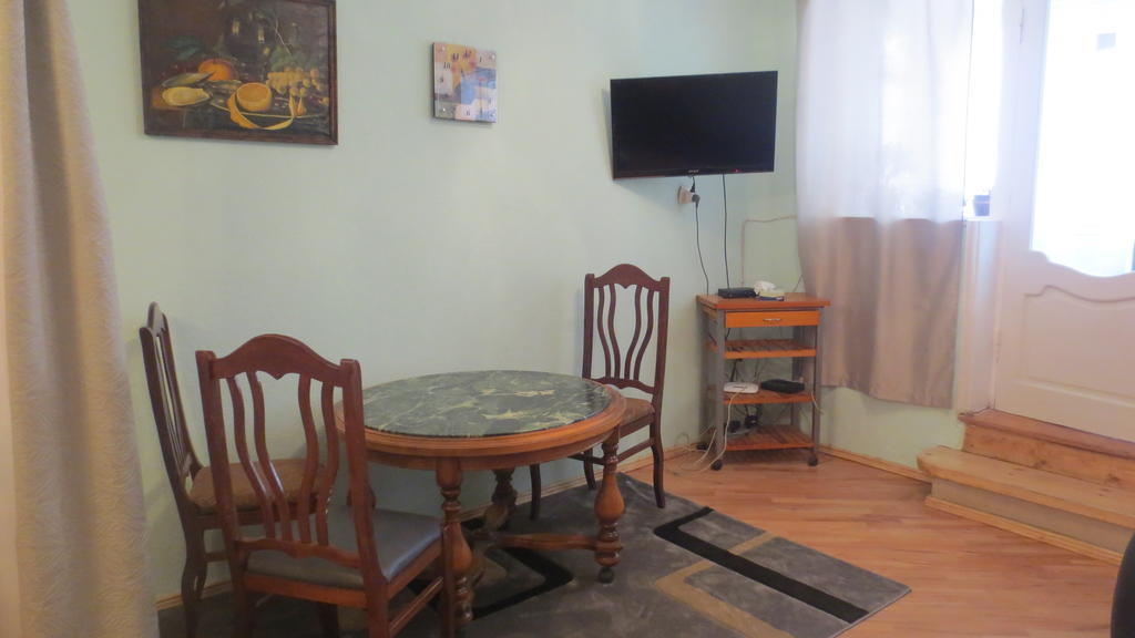 Evrika Apartments On Rustaveli Avenue Tiflis Habitación foto